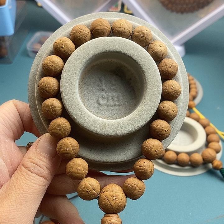 凤眼菩提吊坠13mm18手持