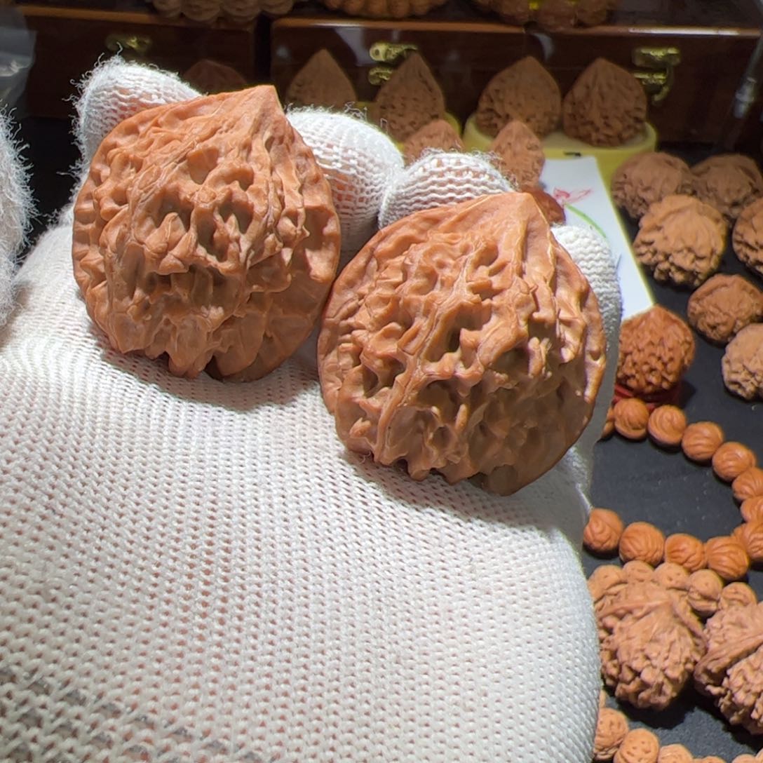 文玩核桃把件监**王火凤