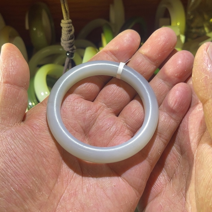 C***妍和田玉未镶嵌颈饰