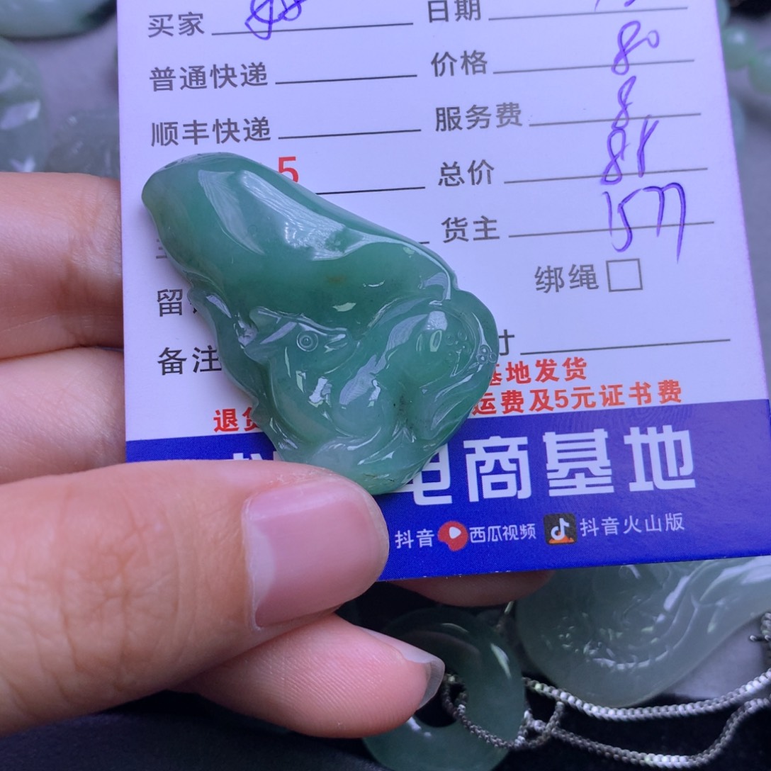 颈饰未镶嵌翡翠好**～