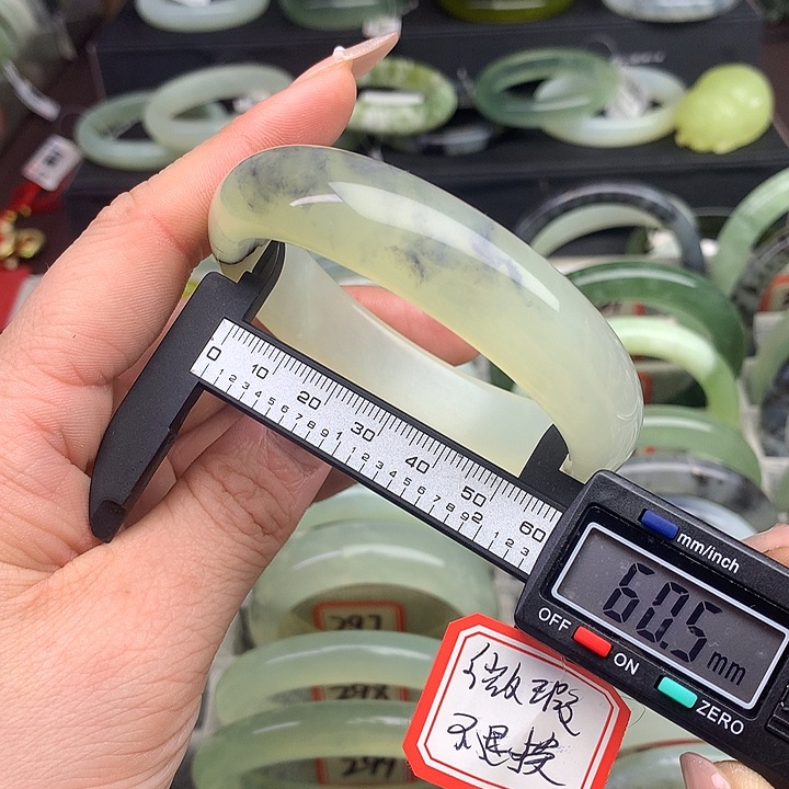 蛇纹石玉手镯未镶嵌308