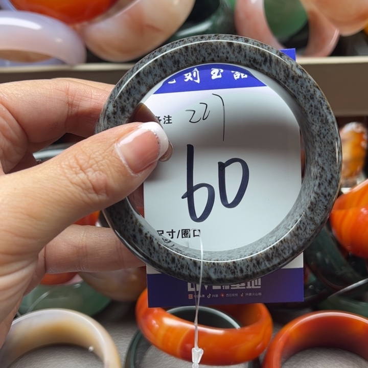 和田玉手镯未镶嵌萳*