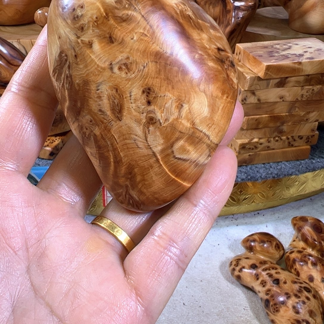 匚***冂柏木随行摆件手把件