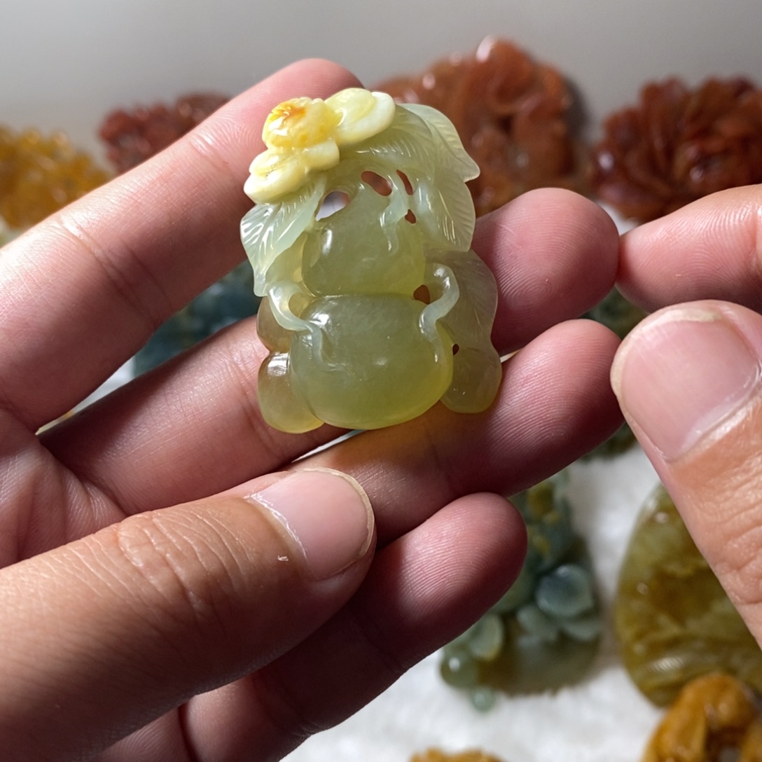 未镶嵌蛇纹石玉颈饰