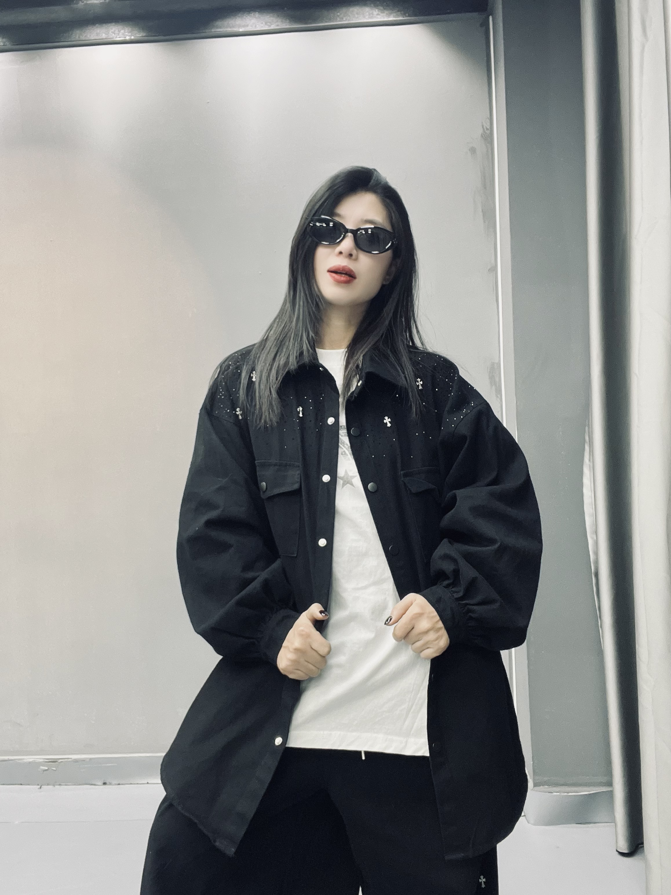 木兰-加厚烫钻百搭衬衫  黑红白  货号~1019