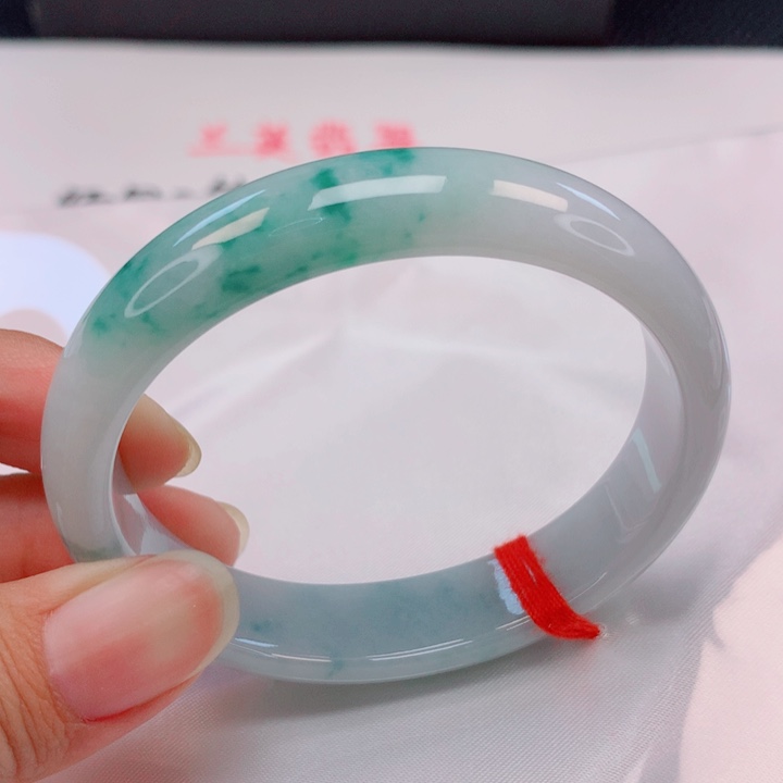 翡翠未镶嵌手镯（贵妃镯）