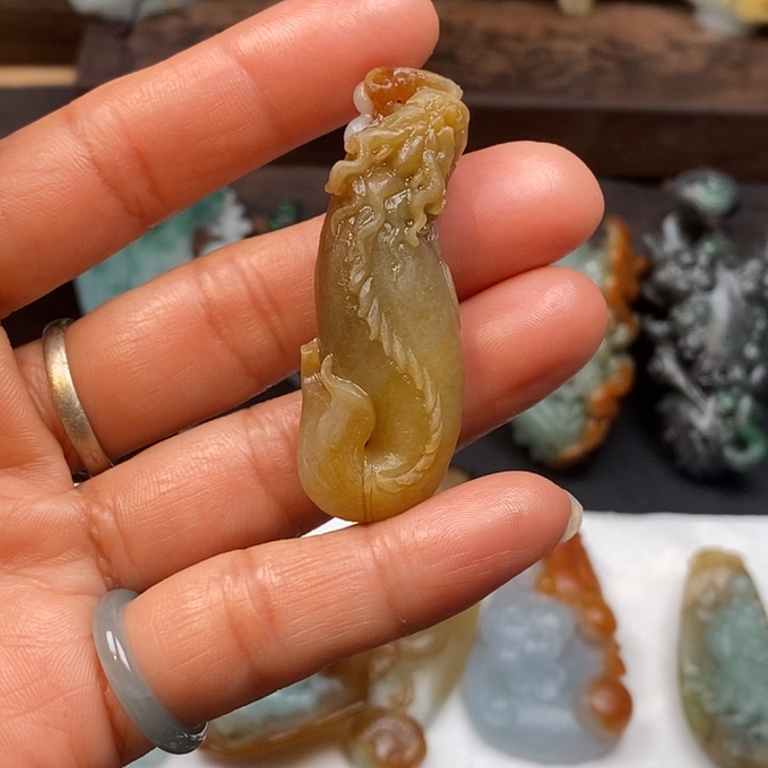 爱***生定制翡翠未镶嵌毛货抛光