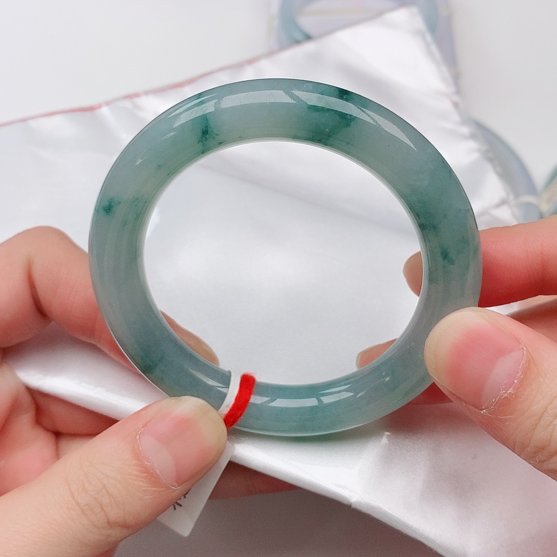 翡翠手镯未镶嵌天然