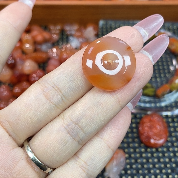 南红玛瑙未镶嵌颈饰平安扣