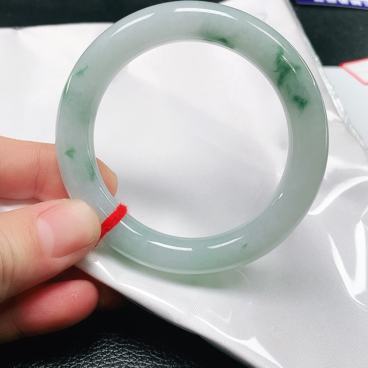 翡翠手镯未镶嵌翡翠手镯未镶嵌