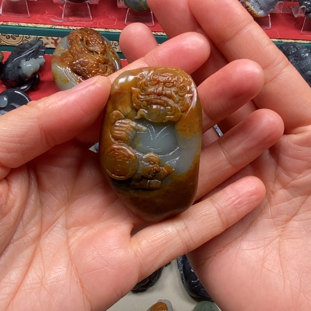 福***荣和田玉未镶嵌颈饰