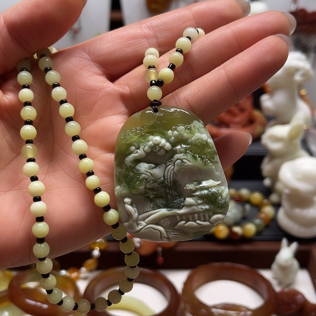 蛇纹石玉吊坠未镶嵌