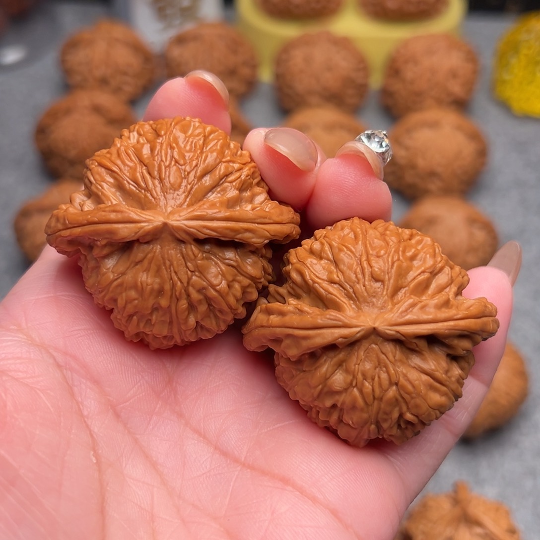 把件文玩核桃精品粗棱白狮子45全品
