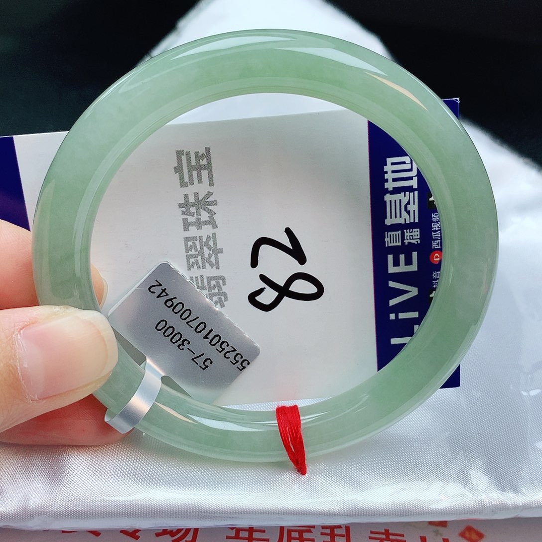 翡翠手镯未镶嵌缅甸天然A货翡翠手镯