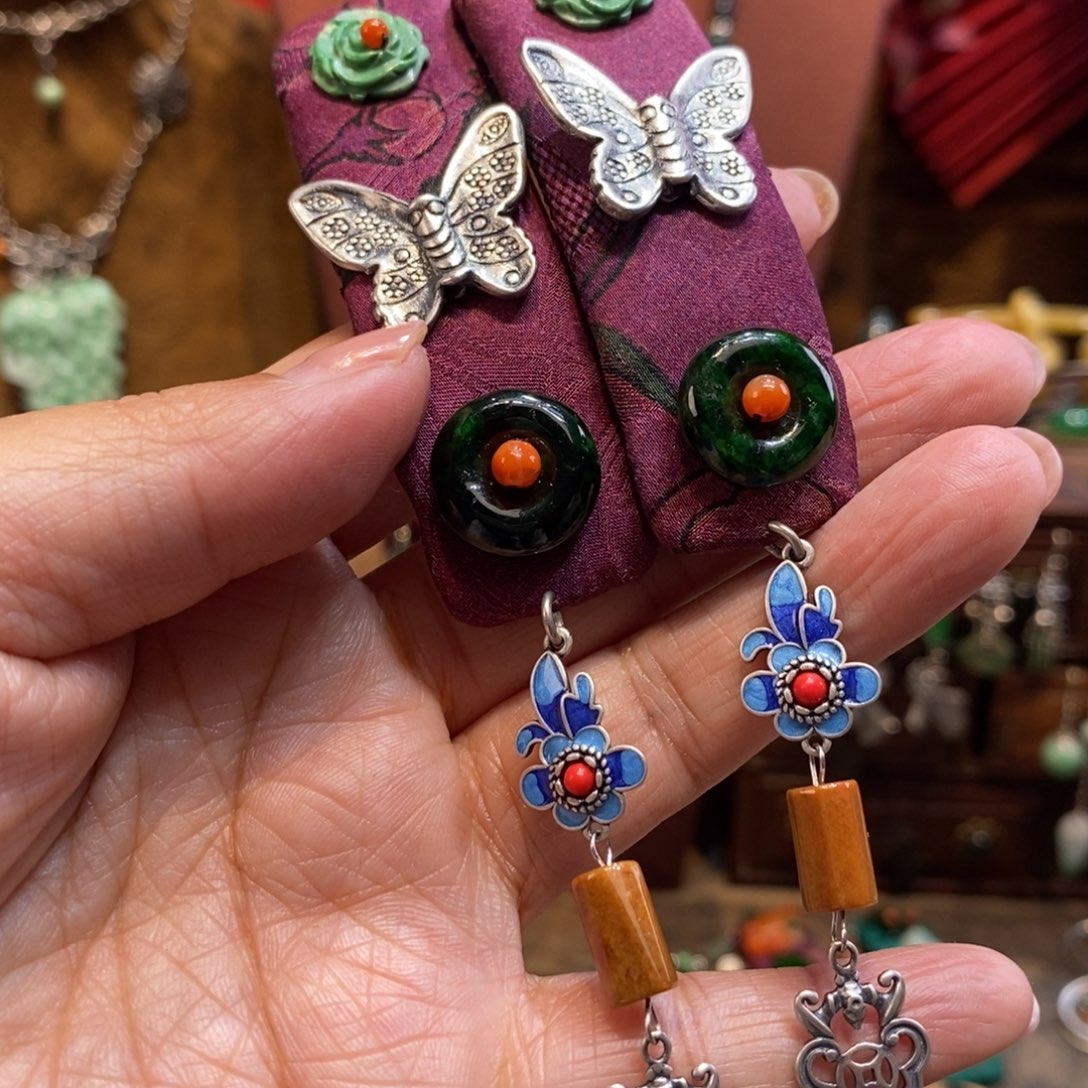 翡翠吊坠(赠链)未镶嵌