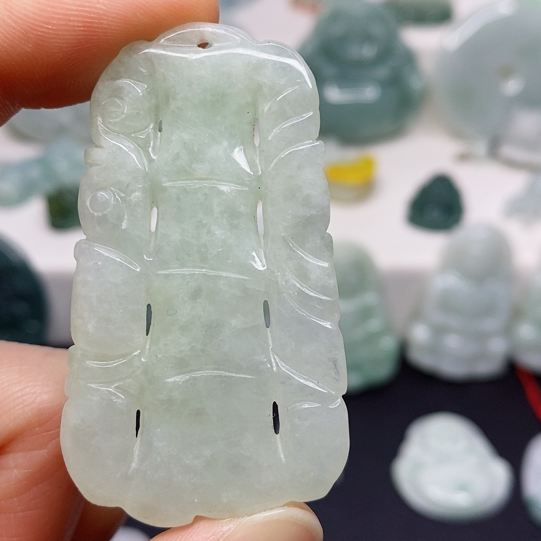 翡翠颈饰未镶嵌吊坠