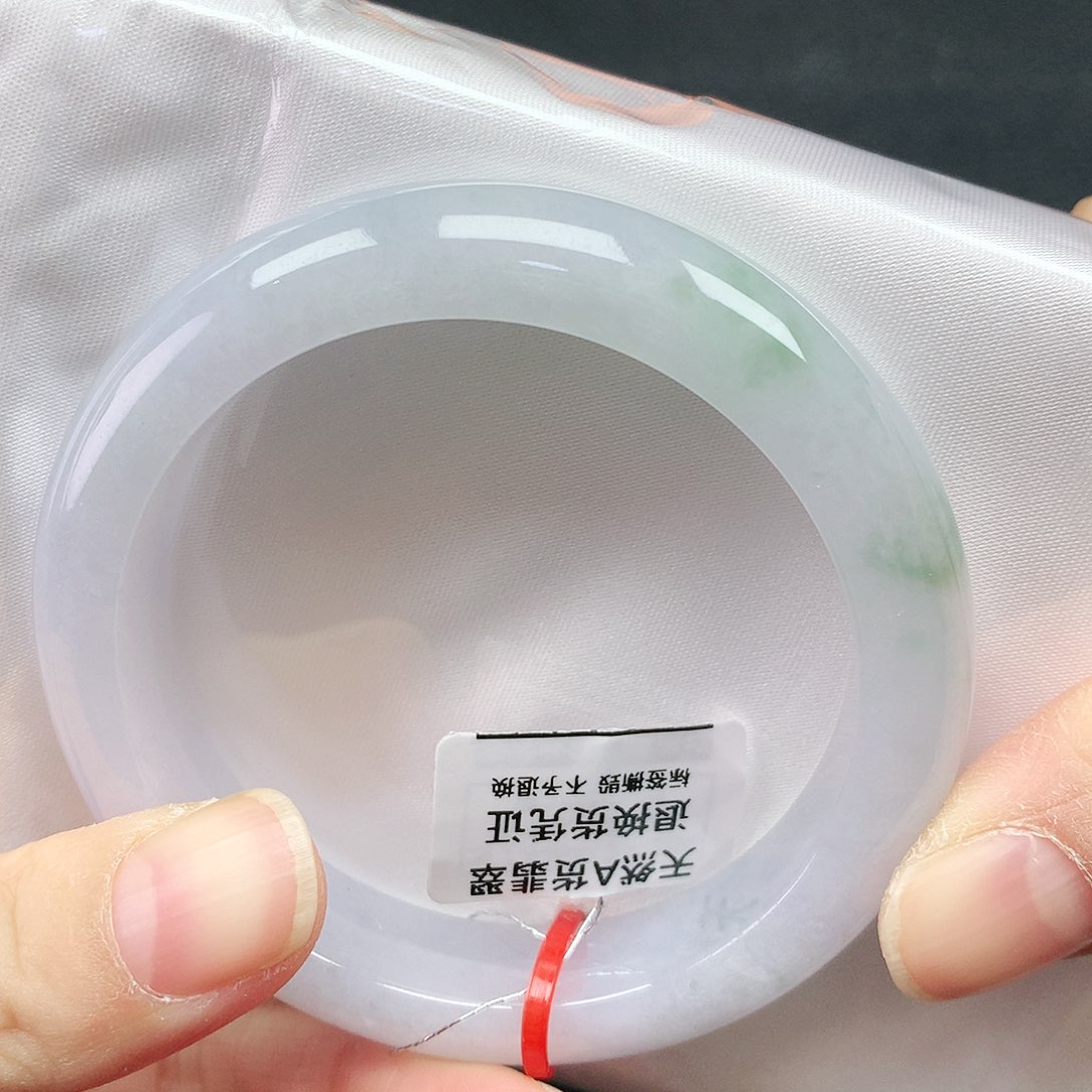 翡翠手镯未镶嵌54圈