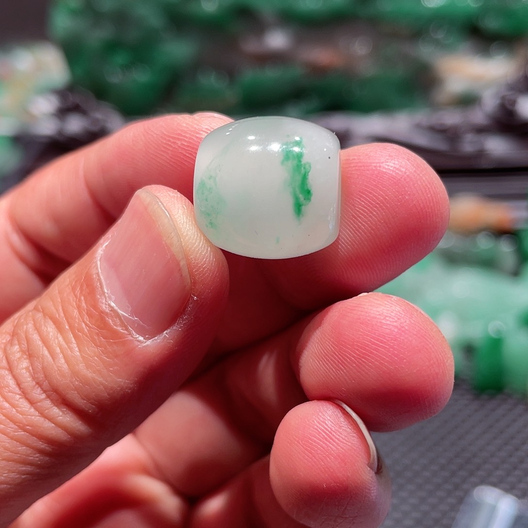 石英质玉颈饰未镶嵌