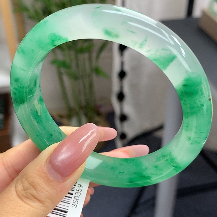 未镶嵌手镯石英质玉