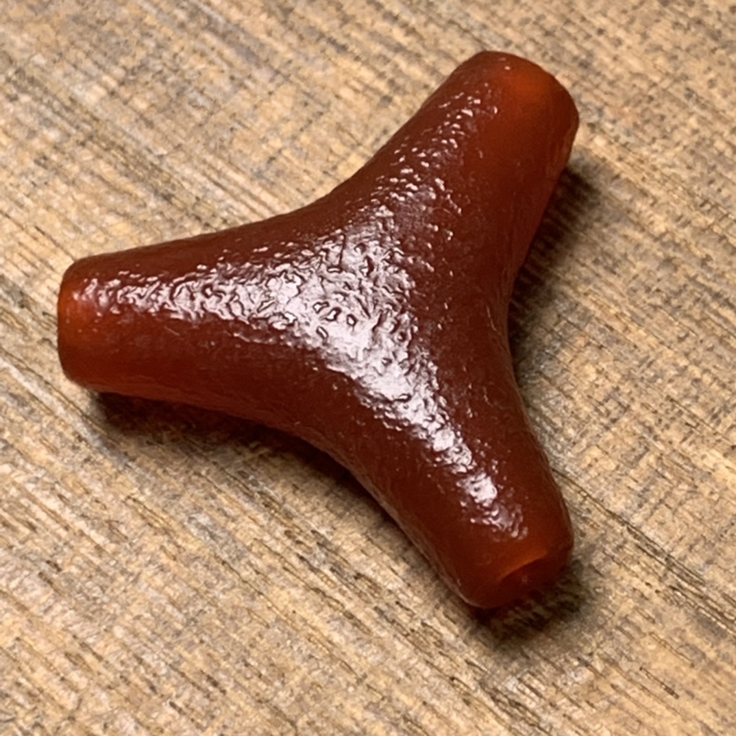  天然玛瑙红橘皮纹玛瑙三通皮壳配饰细腻醇厚男女款配饰