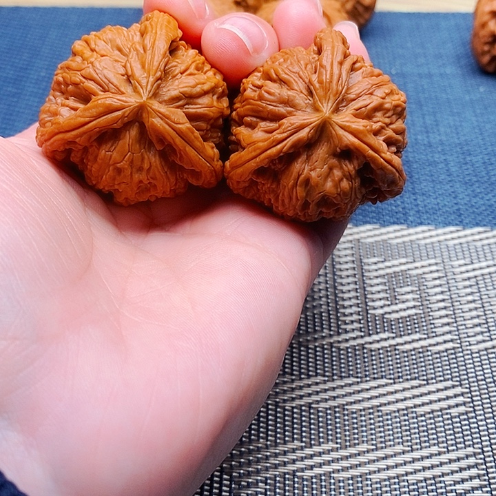 壹***万吊坠文玩核桃三棱