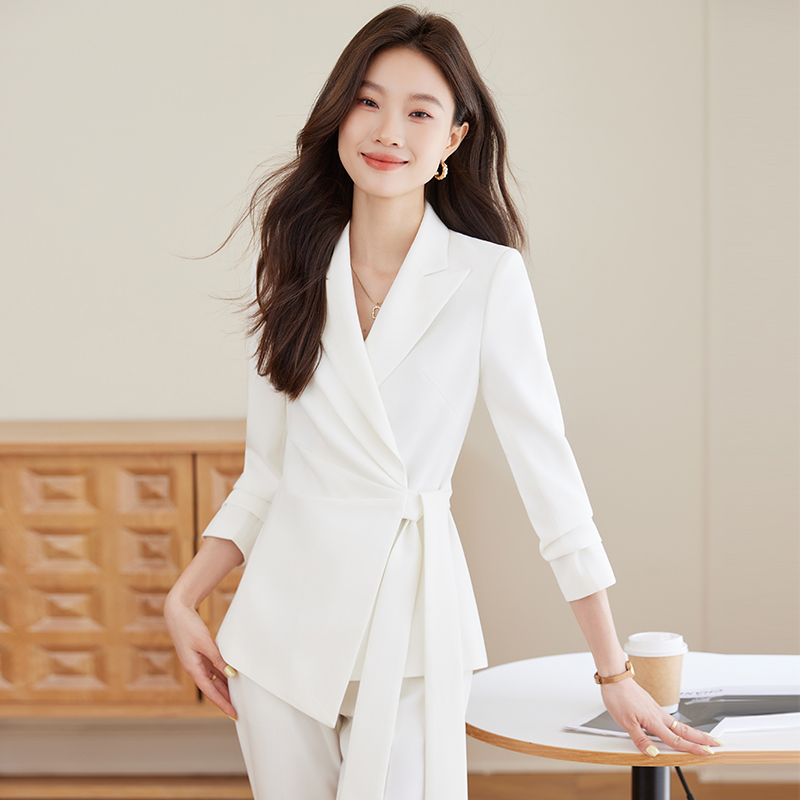 白色时尚西装套装女2025秋冬新款气质女神范休闲高级感微喇裤西服
