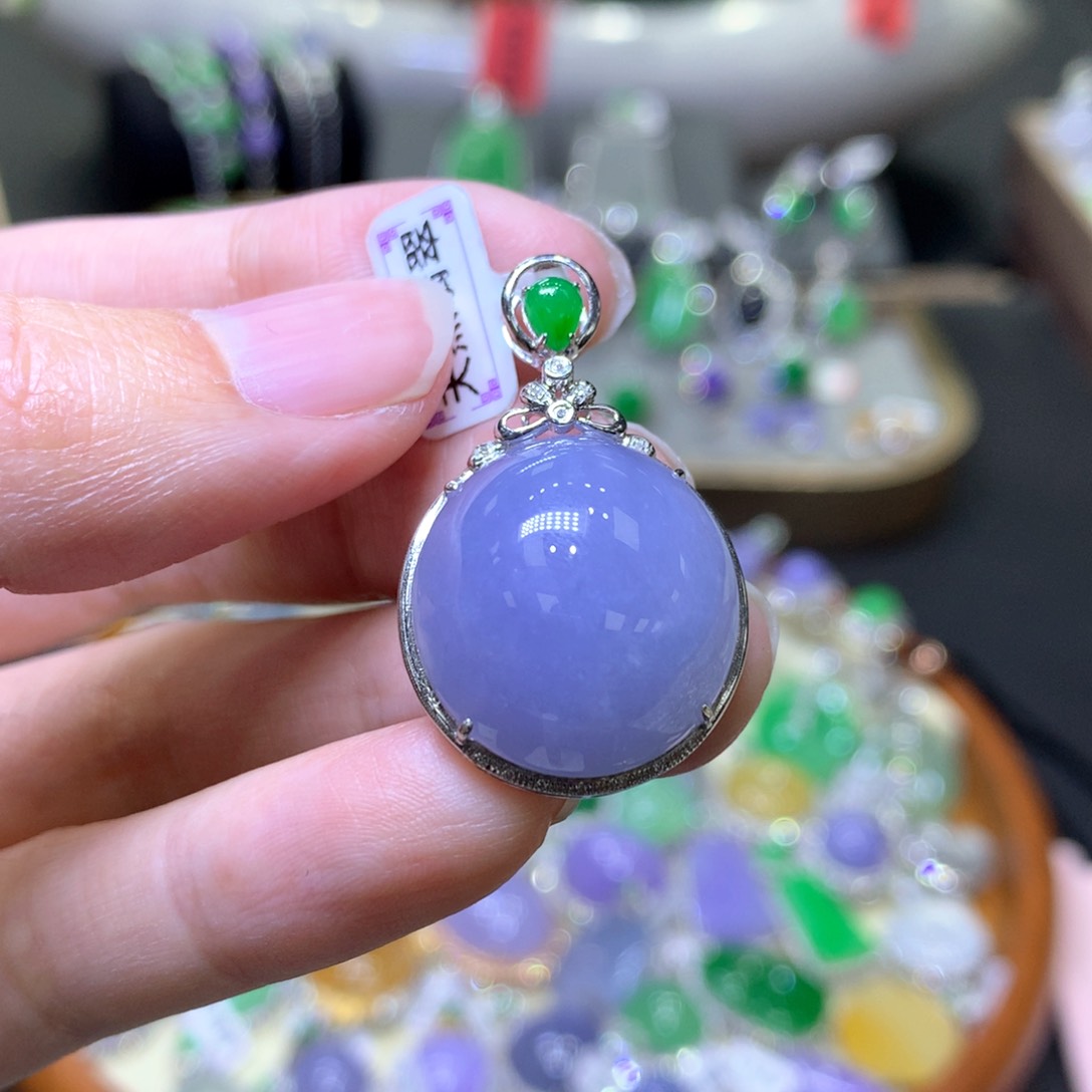 【闪购商品】翡翠颈饰18K金镶嵌翡翠吊坠项链