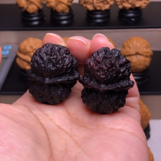 文玩核桃把件麒麟地闷23