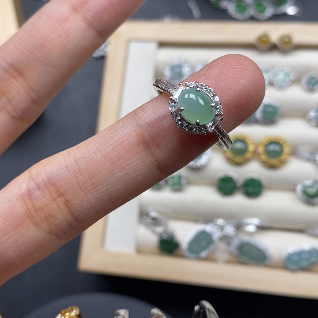 翡翠颈饰未镶嵌翡翠