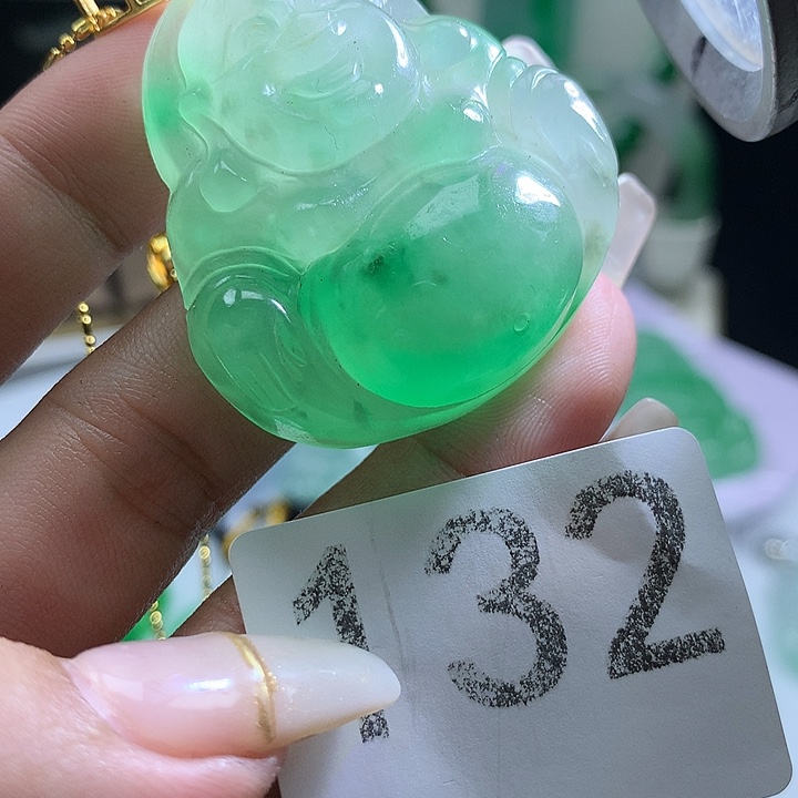 翡翠未镶嵌吊坠(赠链)翡翠