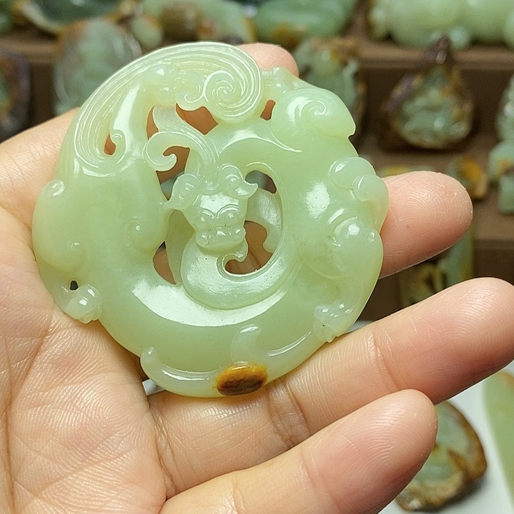 东***读岫岩河磨玉（透闪石质玉）未镶嵌颈饰