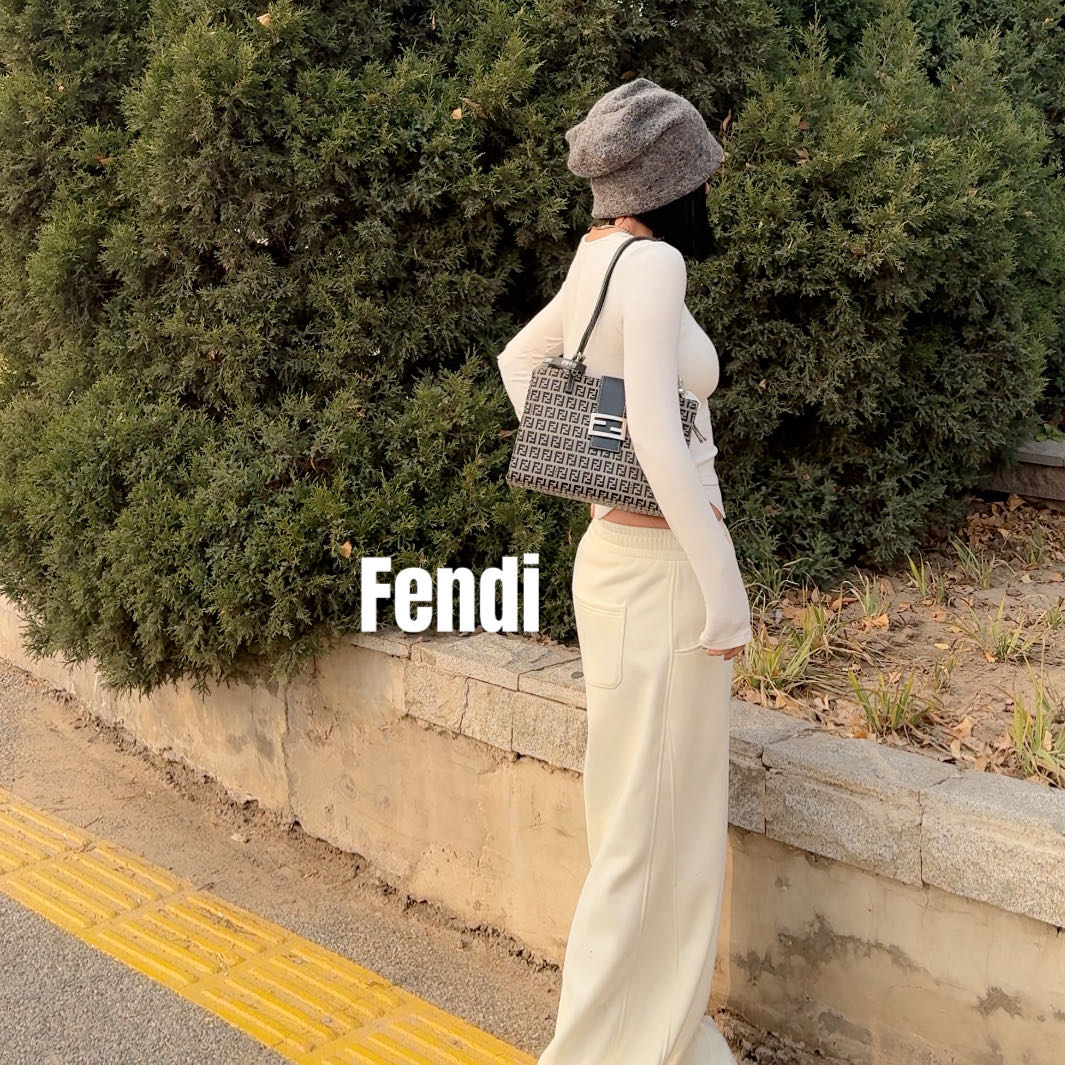 修复品619563/FENDI/芬迪三角托特包