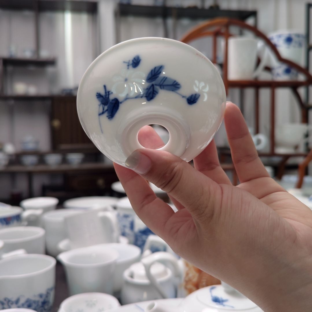 瓷手绘山丹丹茶漏一个