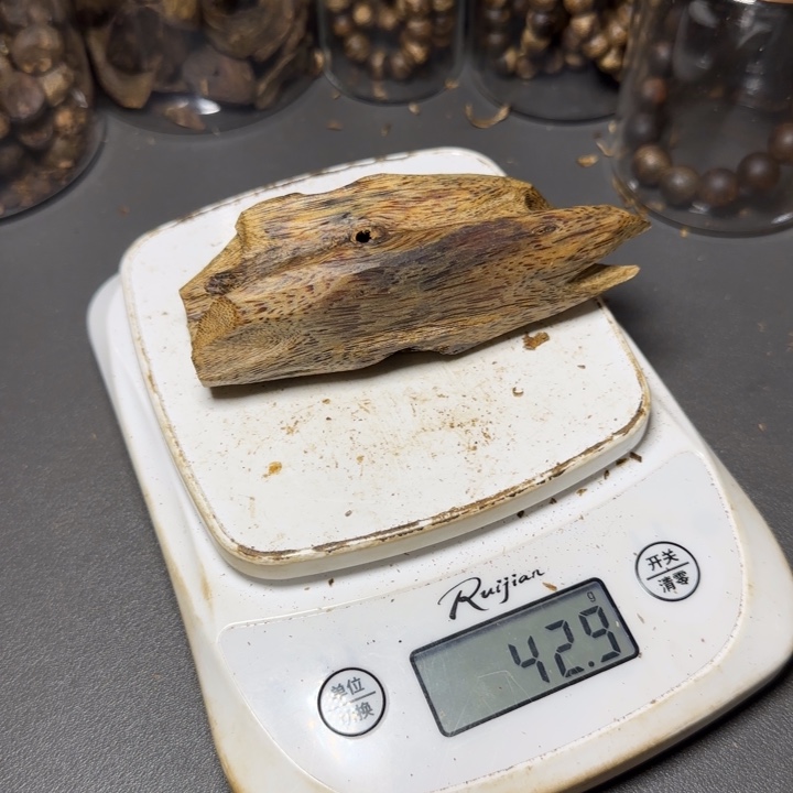 用***7树脂制品海南老料树42.9克