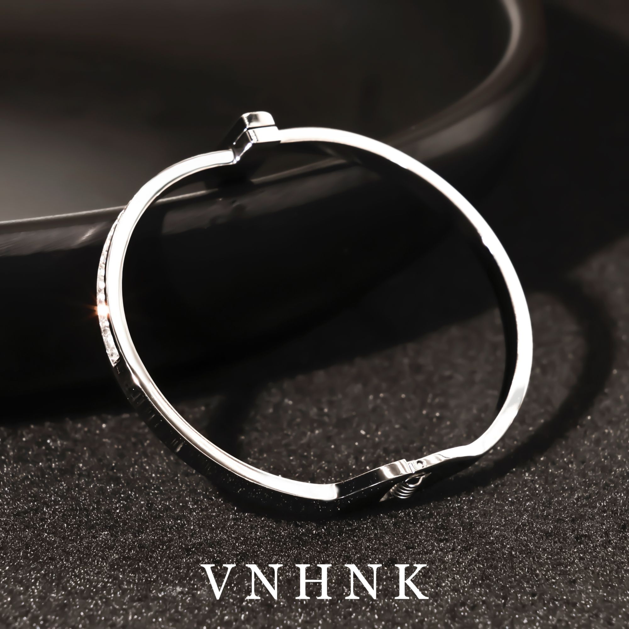 不锈钢合成锆石手镯 美可儿   E665   银色气质时尚手镯