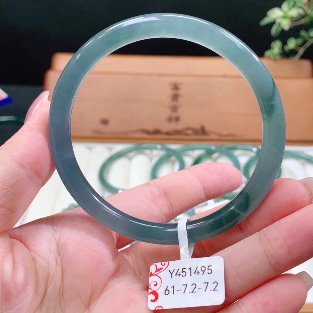 翡翠手镯未镶嵌天然