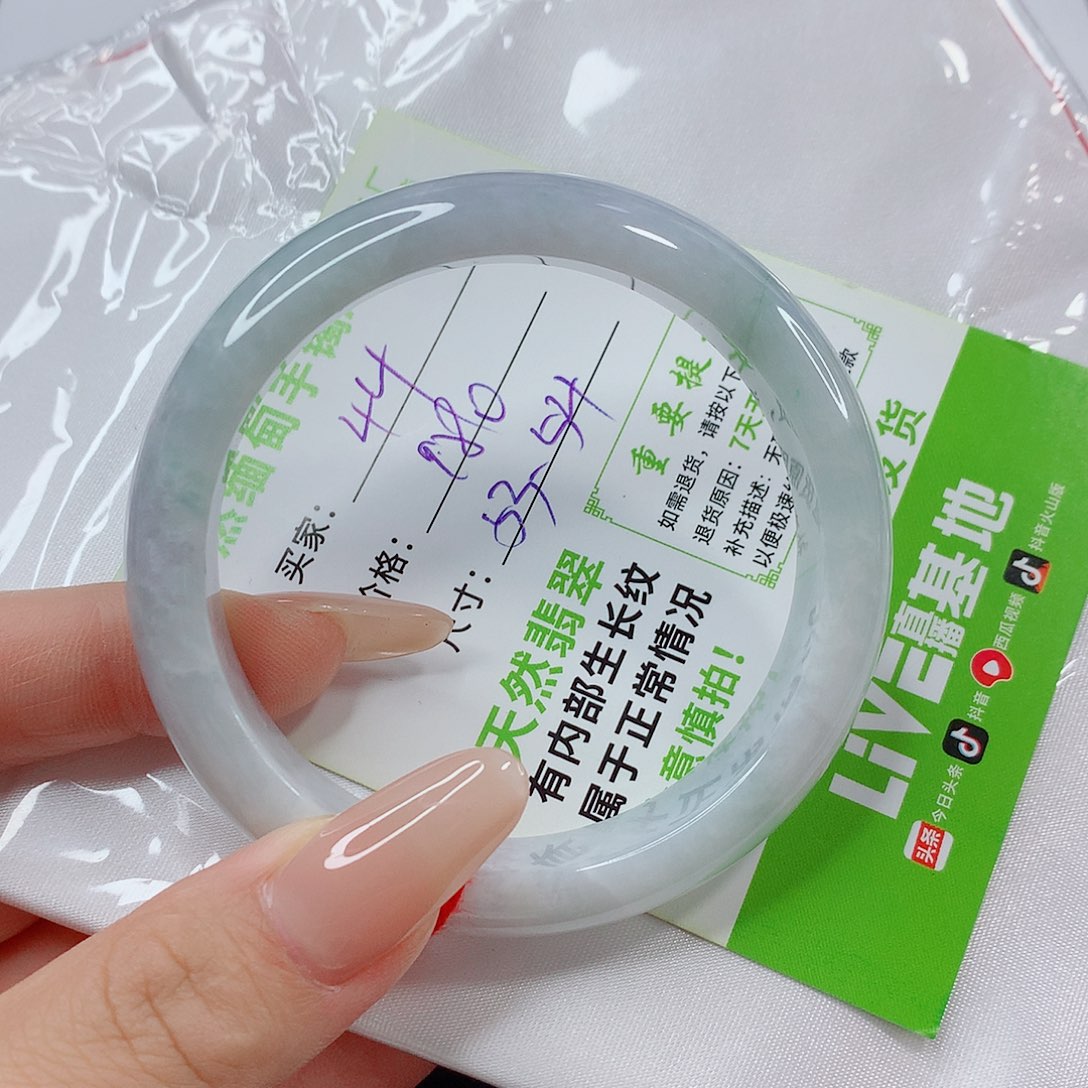 翡翠手镯未镶嵌翡翠