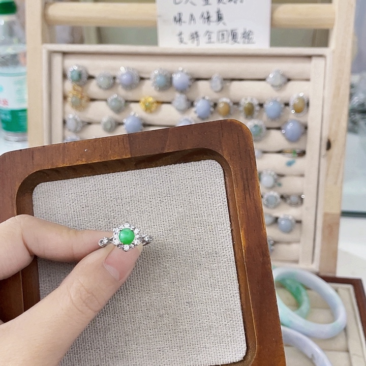 翡翠未镶嵌颈饰天然翡翠Ａ货