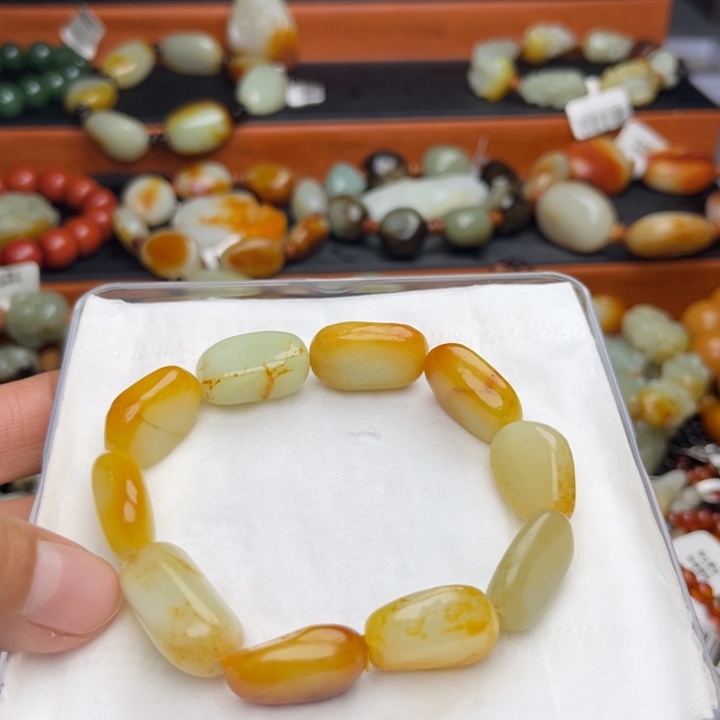 和田玉颈饰未镶嵌