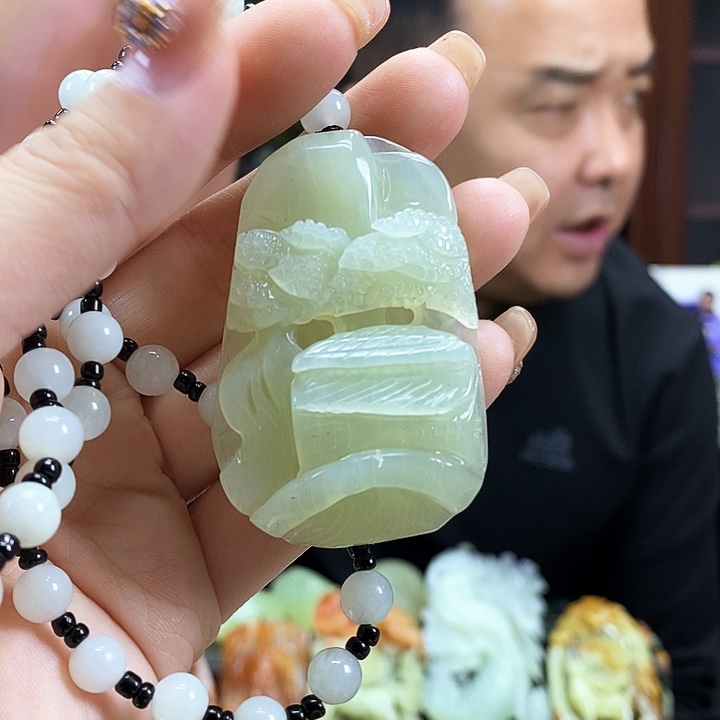 蛇纹石玉吊坠未镶嵌