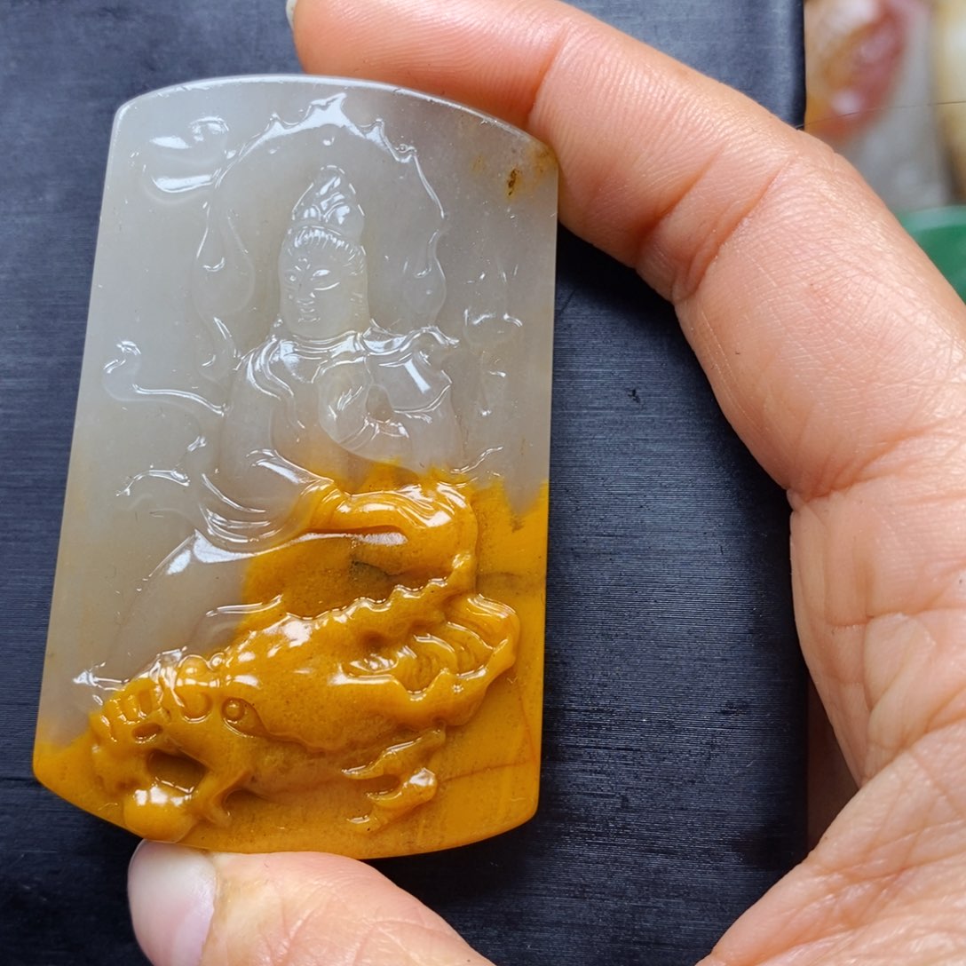 石英质玉（黄龙玉）颈饰未镶嵌