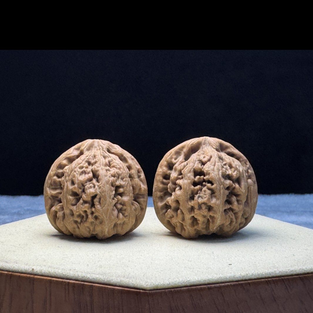 精品大粗筋文玩核桃37mm