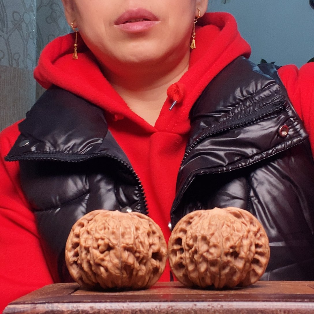 蔡***早文玩核桃吊坠磨盘