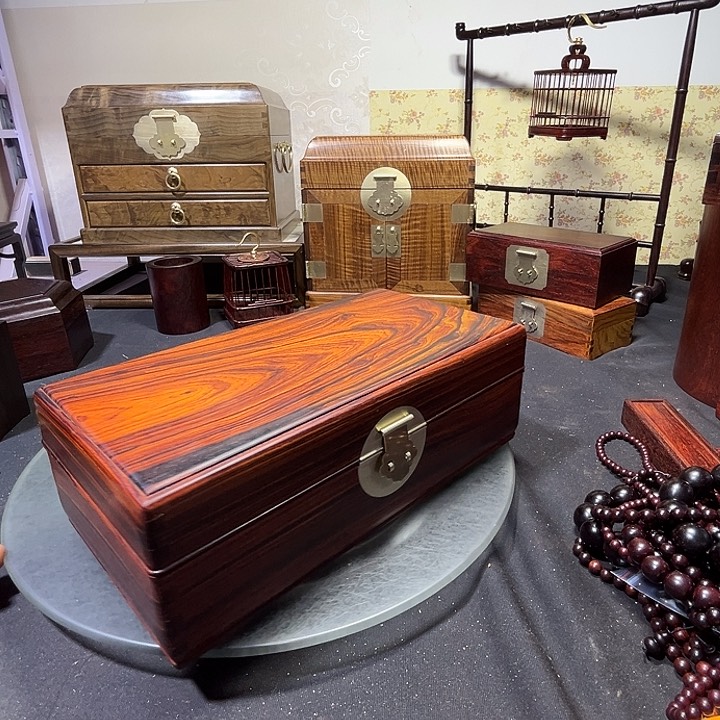 微凹黄檀（南美大红酸枝）