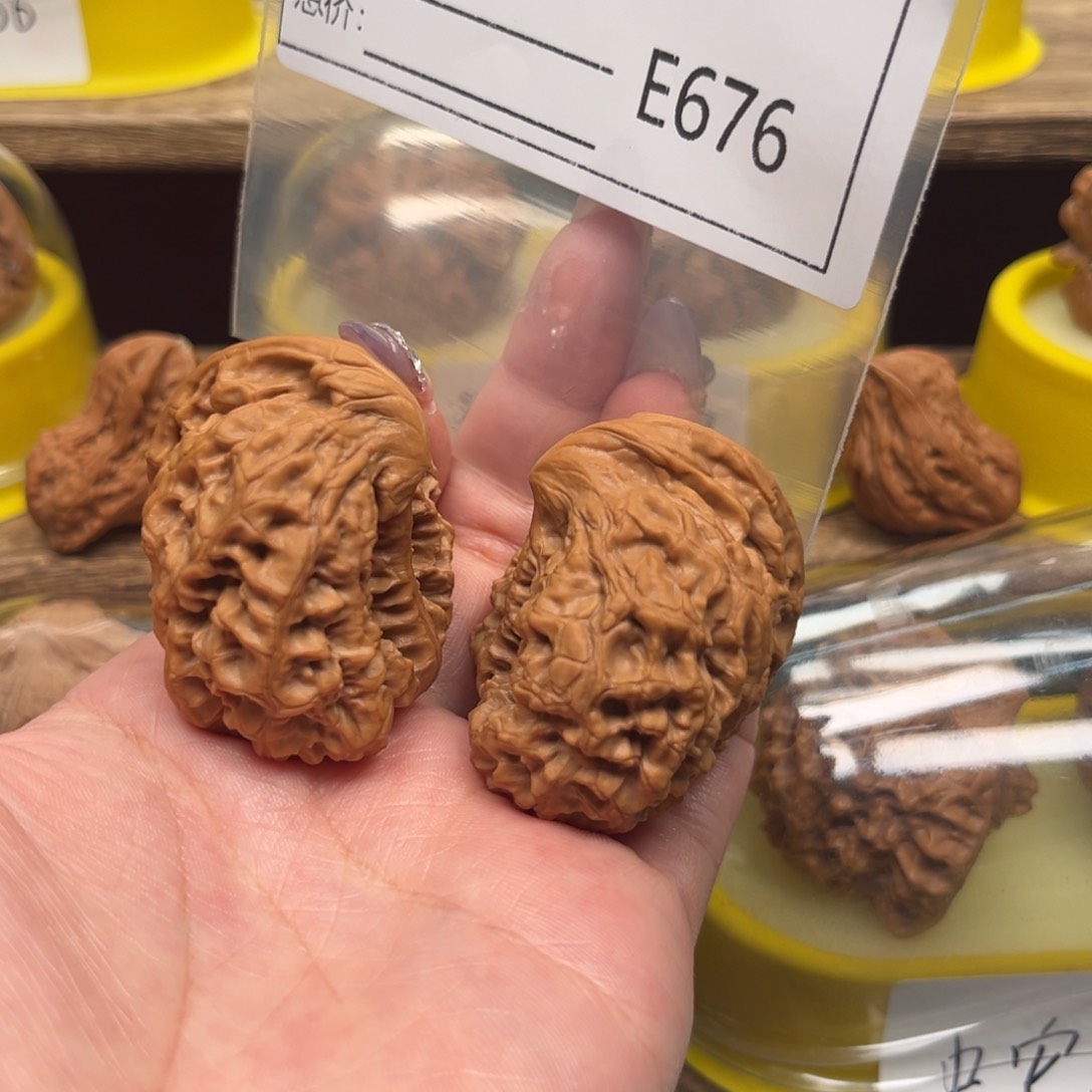 文玩核桃吊坠半壁