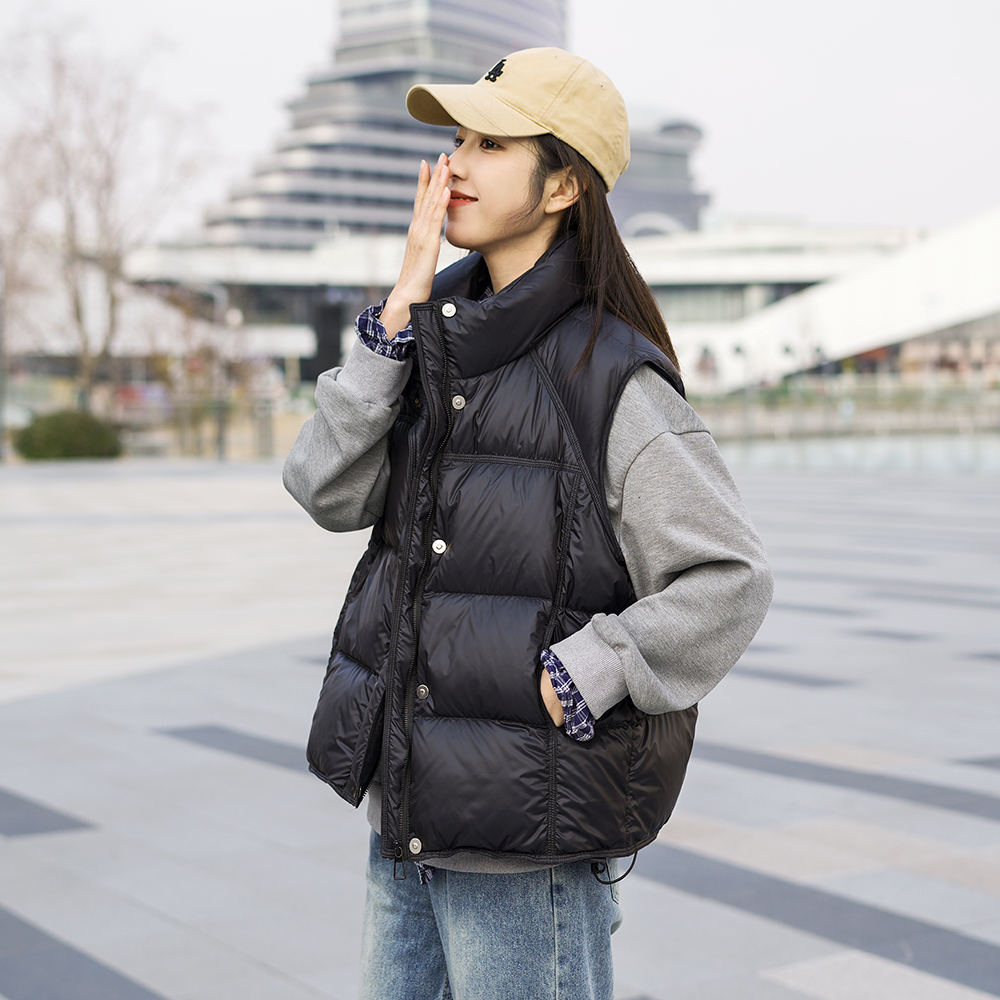 LIGHT HOLY2025新款90白鸭绒泡芙感羽绒马甲韩系防风高端加厚马甲