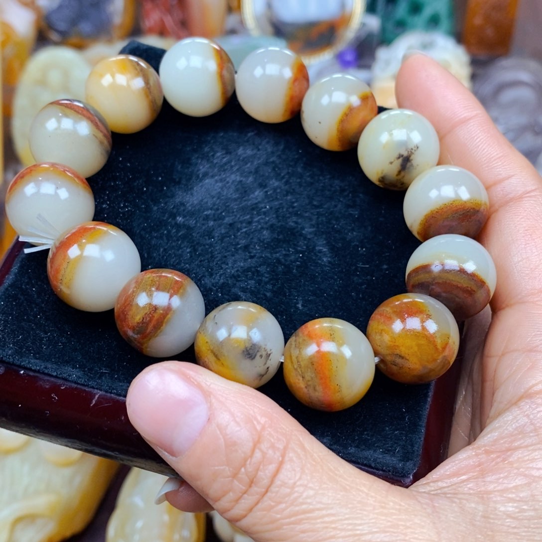 石英质玉未镶嵌颈饰