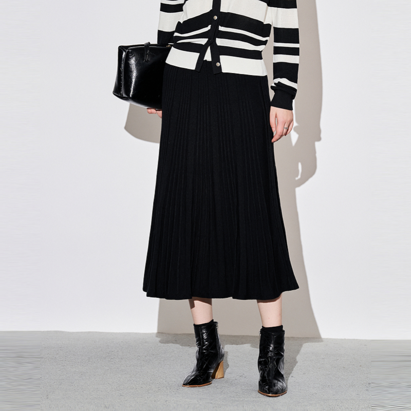 XG雪歌黑色冬款针织垂感半身裙XK303684A890显瘦弹力腰