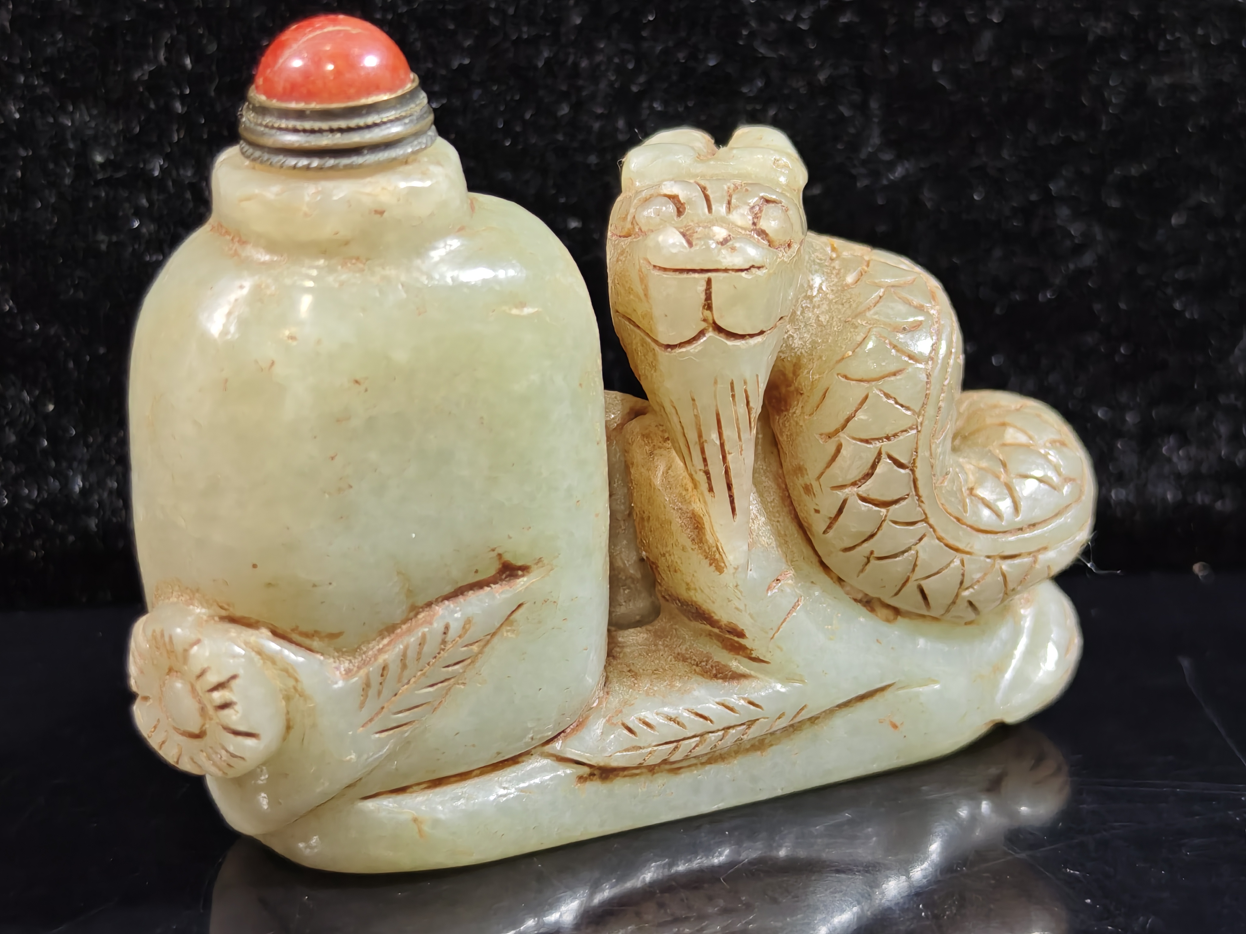 旧藏天然和田玉玉龙鼻烟壶摆件136克75*20*57mm