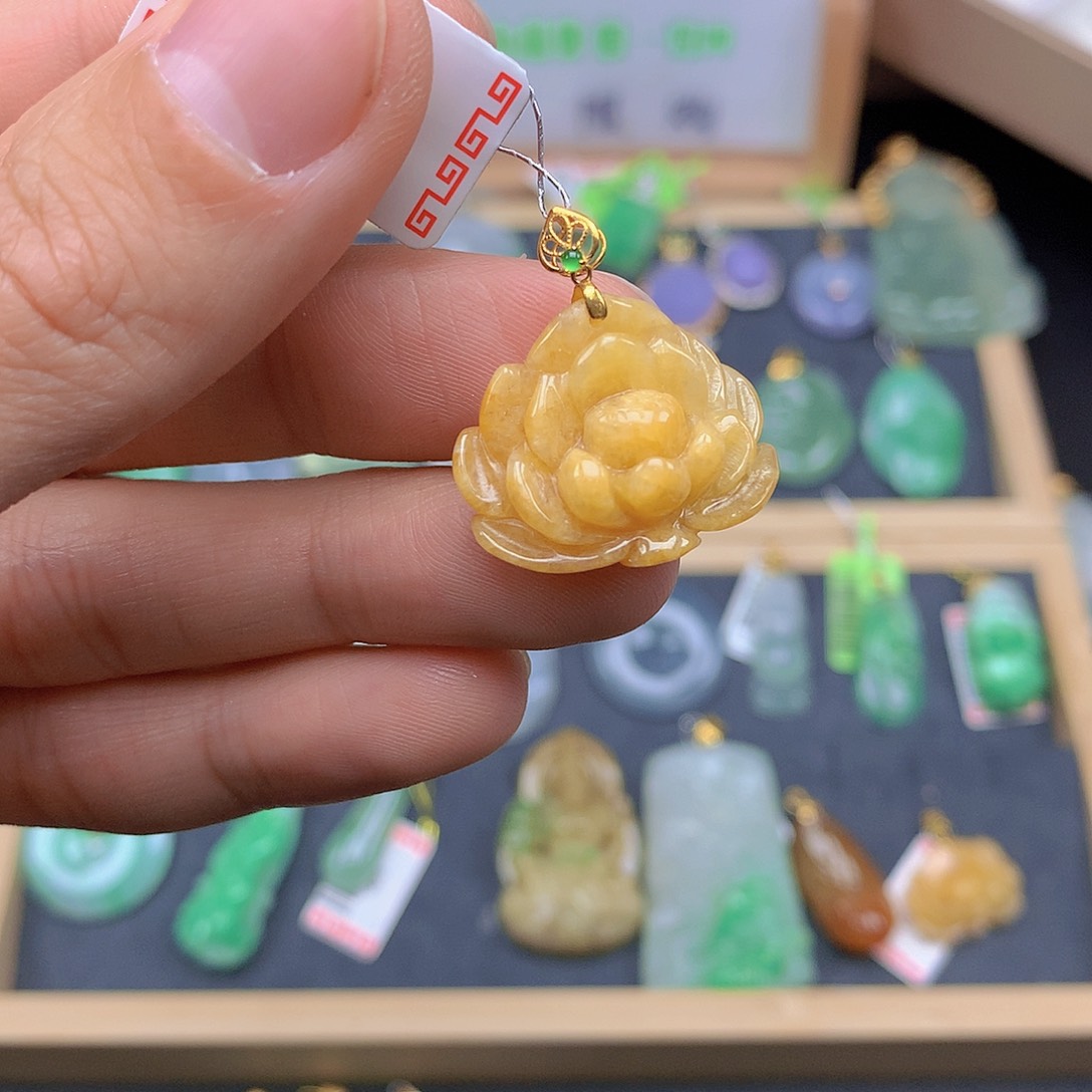 翡翠颈饰18K金镶嵌翡翠